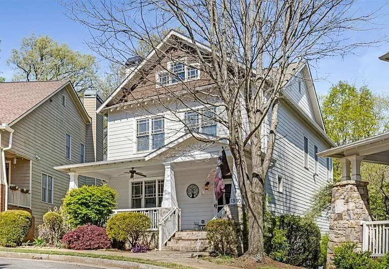 1390 Marion Walk SE — Photo 2