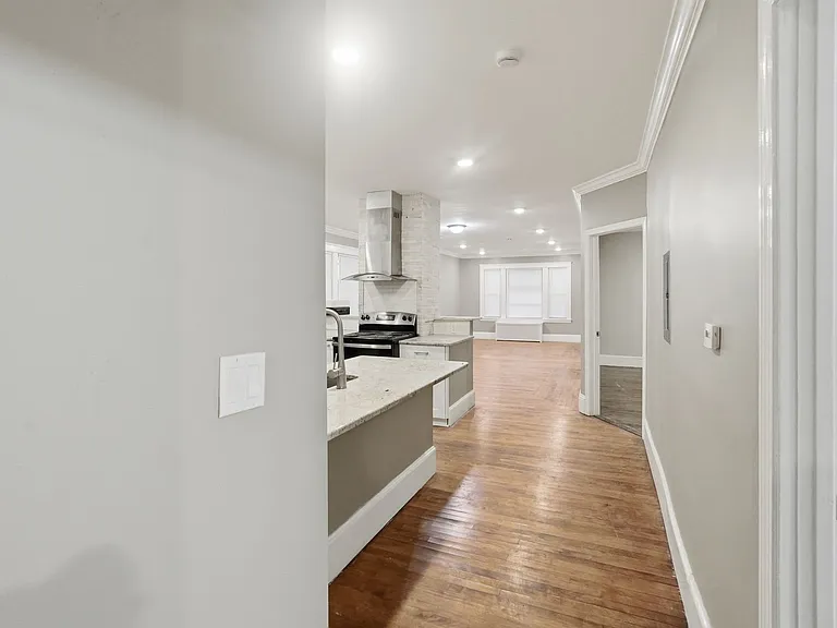 131 Providence St — Photo 28