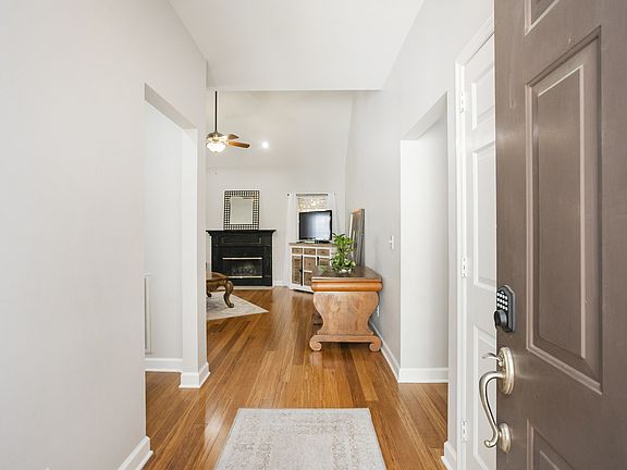 5th image of 1004 Elmshade Ln