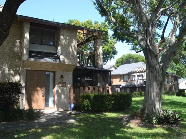 66 Wimbledon Lake Dr, Plantation, FL 33324
