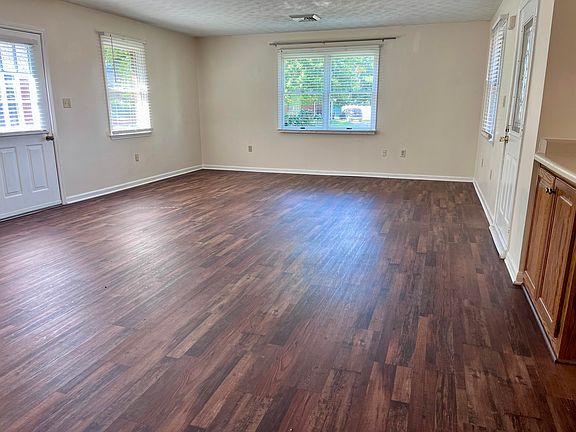 3rd image of 122 Somerhill Dr