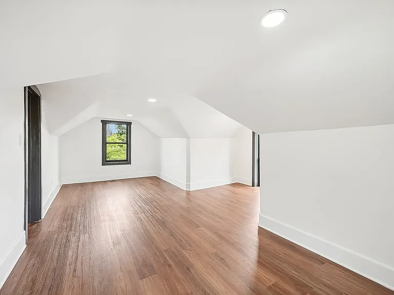 76 Market St — Photo 17