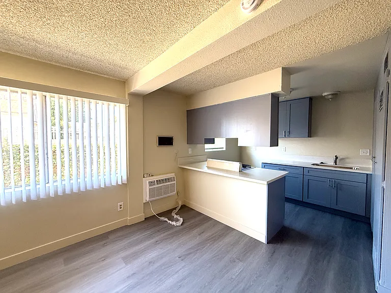 10412 Fern Ave #3 — Photo 2