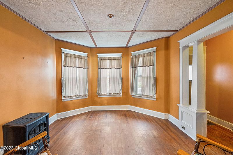 4th image of 869 Eastern Avenue