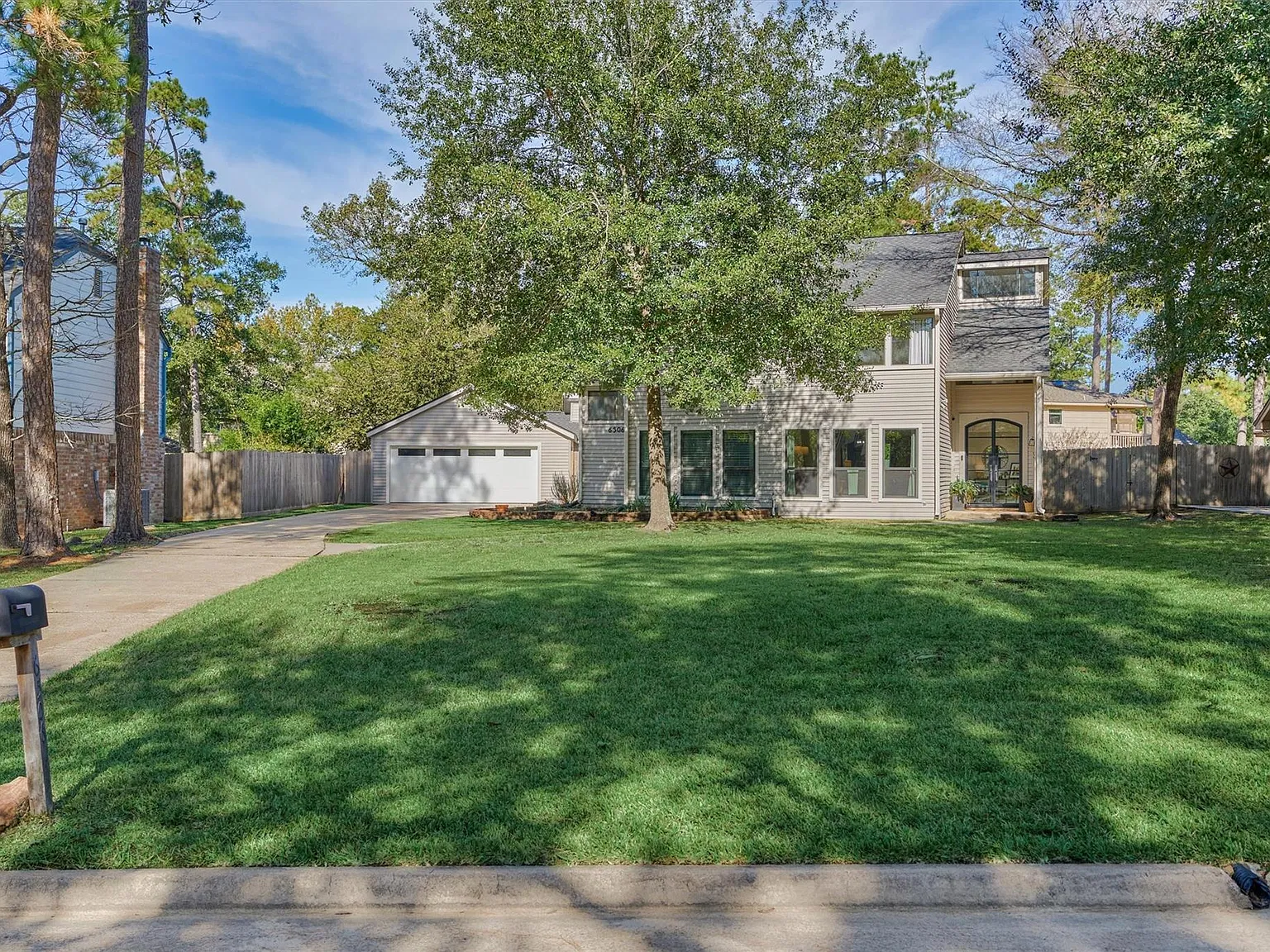 7 bed, 3.5 bath, 3344 sqft, $4,200 — Photo 2