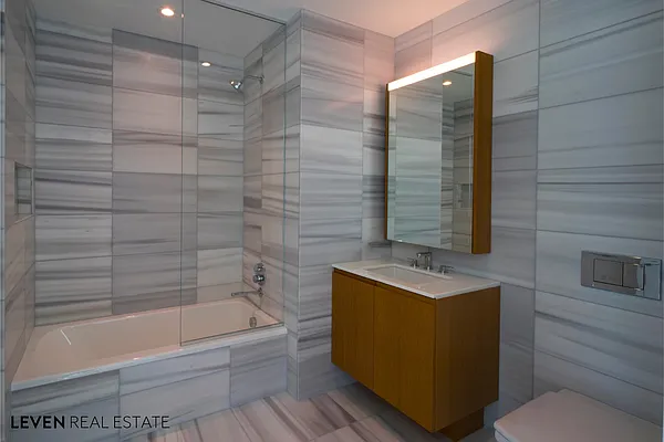 Rented by LEVEN Real Estate | media 14