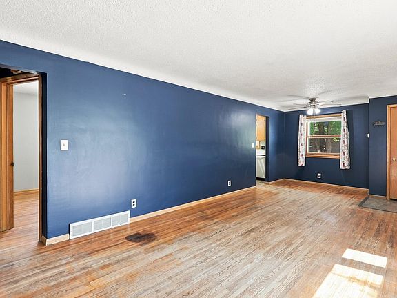 5th image of 1045 Keefe St