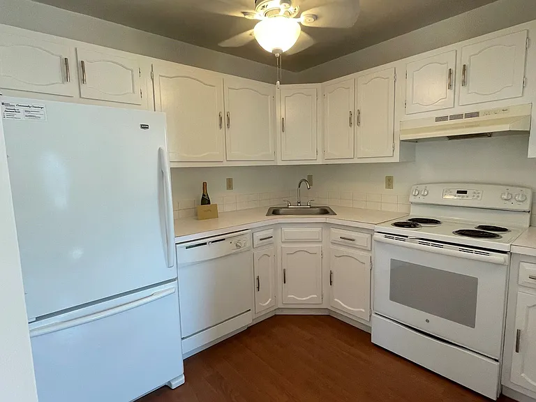 Skidmore Apartments — Photo 17