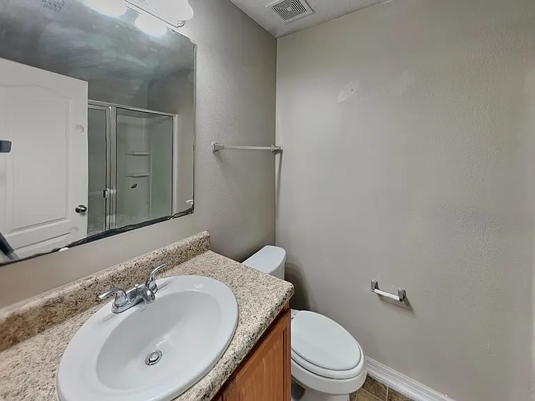 1043 Bethpage Rd — Photo 16