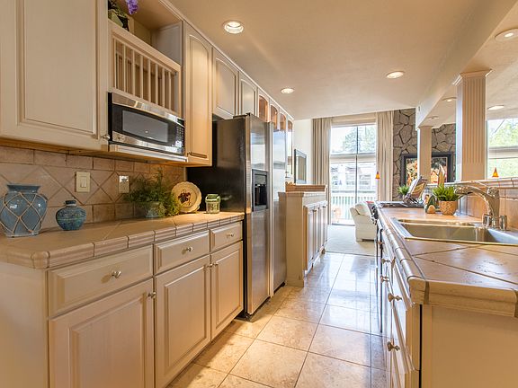 3rd image of 103 Vista Del Lago