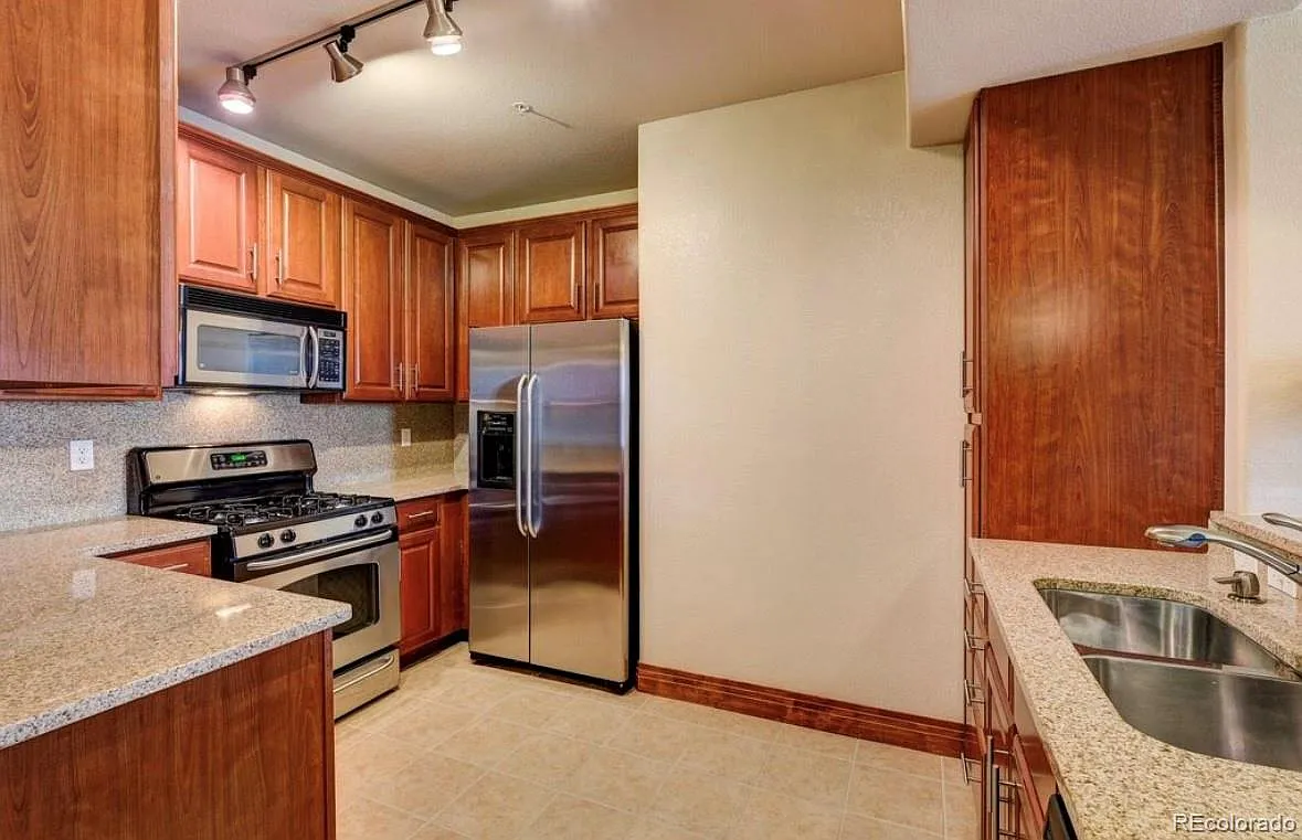 2 bed, 2.0 bath, 1172 sqft, $2,090 — Photo 4