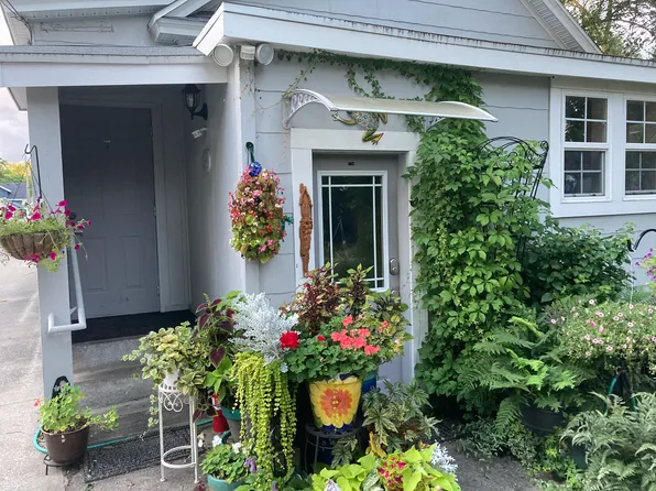 320 W 20th St, Holland, MI 49423