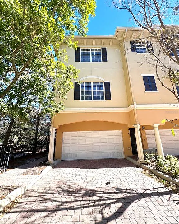 809 Harbor Oak Ln