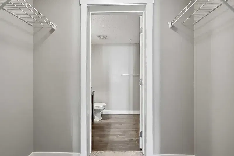 2 bed, 1.0 bath, $1,900 — Photo 4