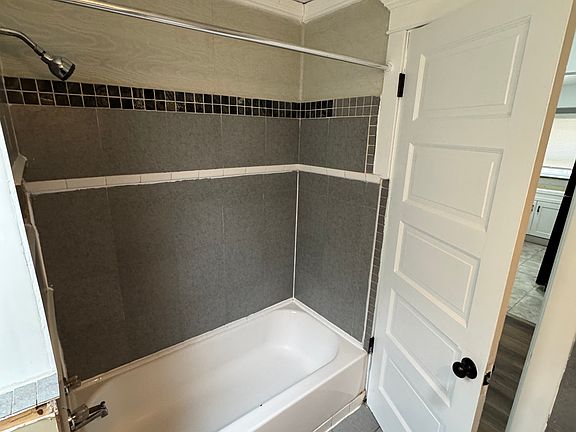 4th image of 5351 N Kimball Ave #1