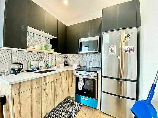 3rd image of 370 Evergreen Ave #2C