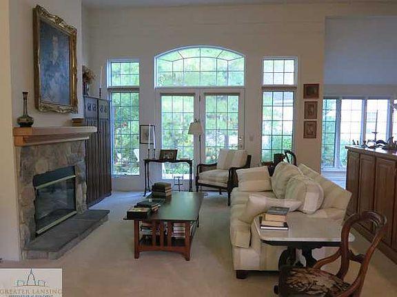 4th image of 236 E Abbott Woods Dr