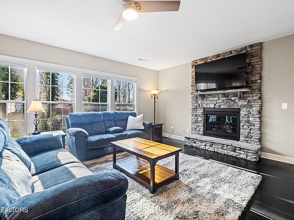 3rd image of 1107 Snowy Peak Ln