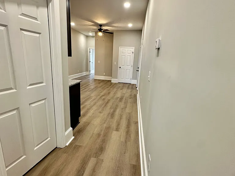 24 W Alabama St #B — Photo 12