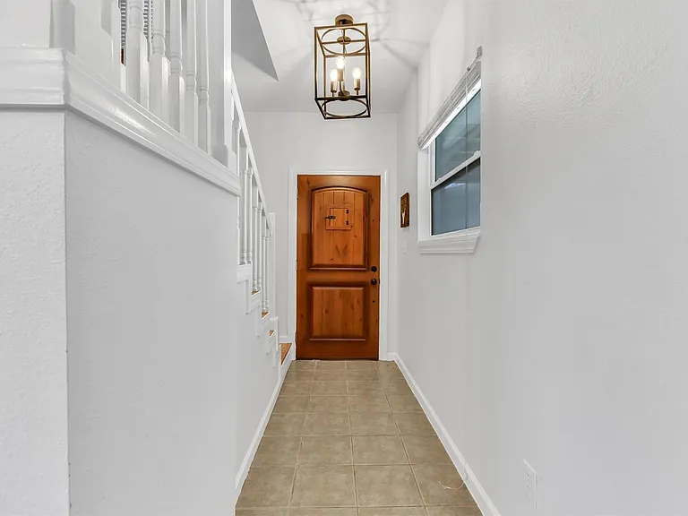 612 Mockingbird Dr — Photo 3