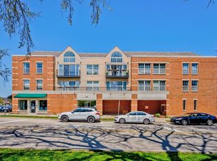 1800 Dewes St Unit 305, Glenview, IL 60025