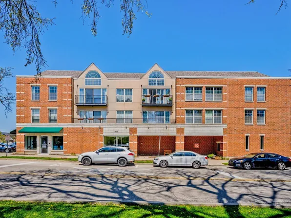 1800 Dewes St Unit 305, Glenview, IL 60025