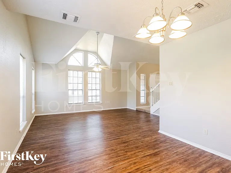 7447 Woodland West Dr — Photo 4