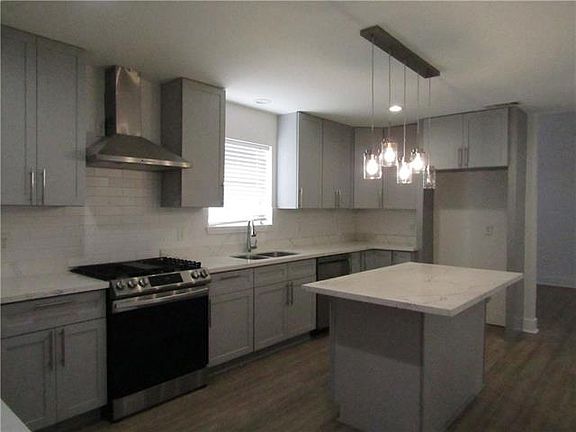 4th image of 10 Ridgewood Dr