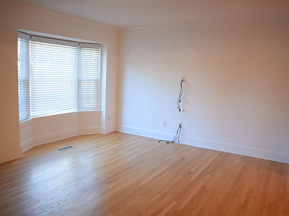 3rd image of 2720 Oleander Dr
