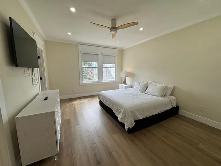 537 Campus St — Photo 14