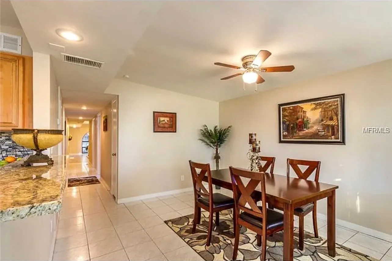 3 bed, 1429 sqft, $2,600 — Photo 2