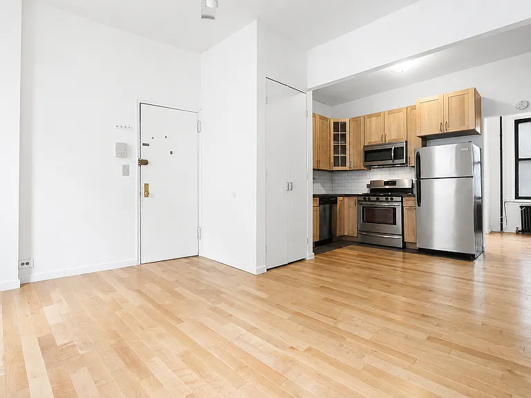 659 Washington St #1F — Photo 1
