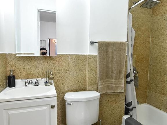 3rd image of 437 W 46th St APT 3RW