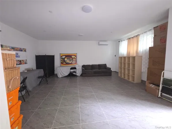 810 E 165th St, Bronx, NY 10459