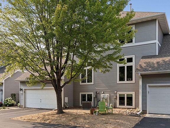 3rd image of 632 3rd Ave NE