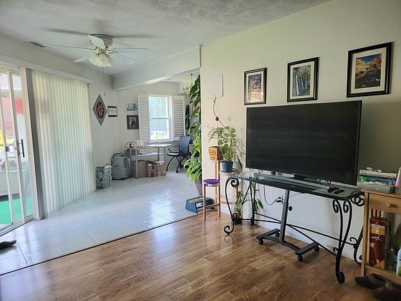 5th image of 16 Jessica Dr APT B
