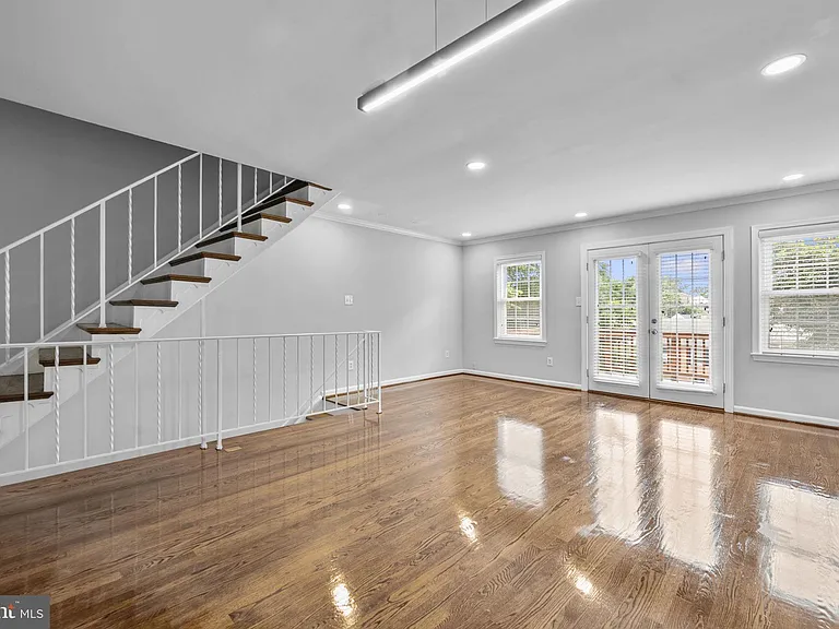 2035 S Glebe Rd — Photo 18
