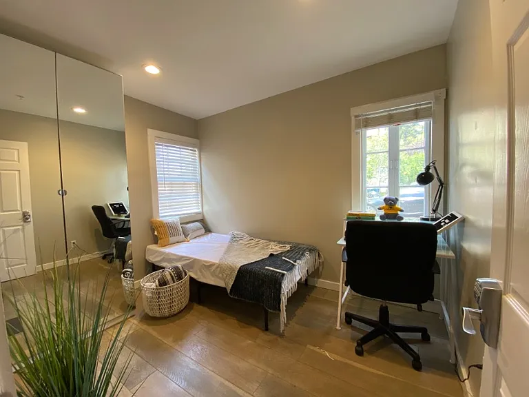 Room #10 Room #10