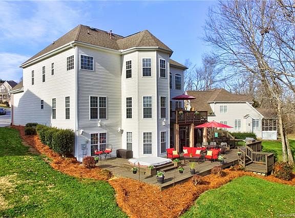 3rd image of 7279 Willow Brook Ct