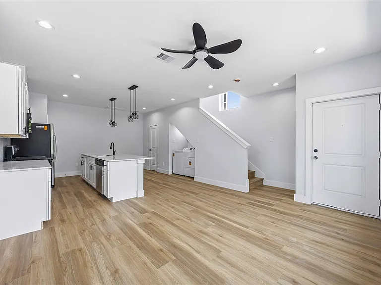 4138 Larkspur St #D — Photo 8