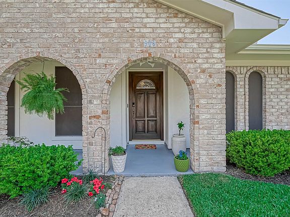 5th image of 906 Park Knoll Ln
