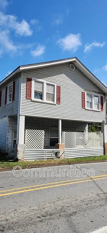 2 bed, 1.0 bath, 1988 sqft, $1,000 — Photo 2