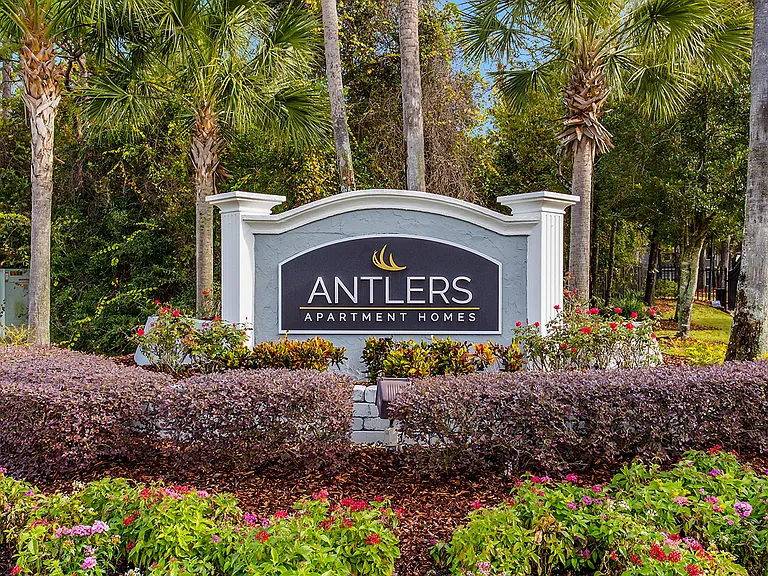 Antlers Apartments — Photo 19