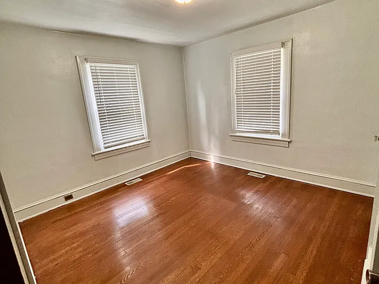 1526 20th St NE — Photo 11