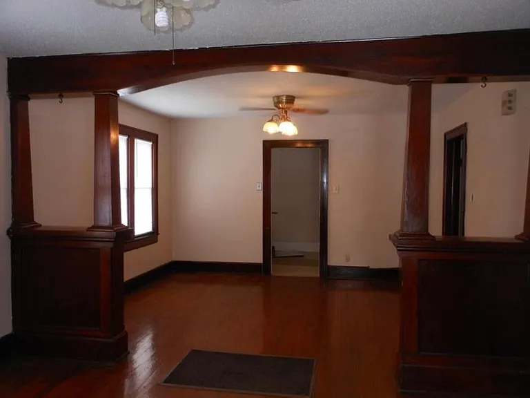 2135 W Elm St — Photo 2