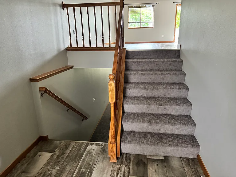 630 N James Ave — Photo 2