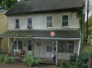 37 N 10th St, Stroudsburg, PA 18360