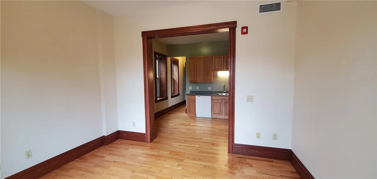 1 bed, 1.0 bath, 700 sqft, $1,300 — Photo 3