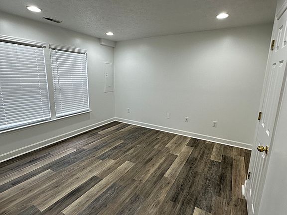 3rd image of 5047 Leasdale Rd #1