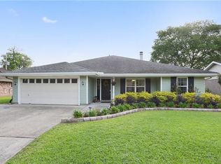 15 Edgewood Dr, Destrehan, LA 70047